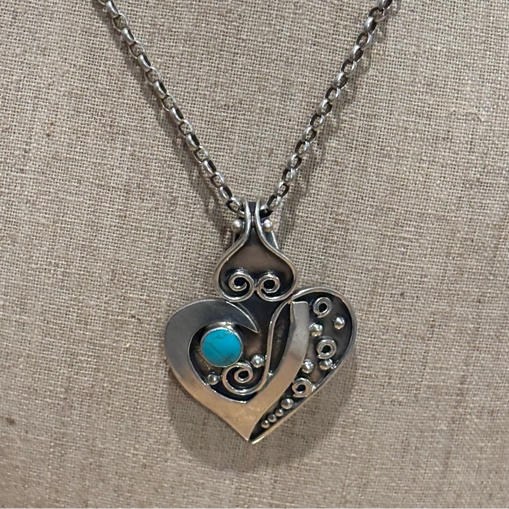 Stunning Vintage Navajo Sterling Silver 925 heart pendant with Turquoise stone!